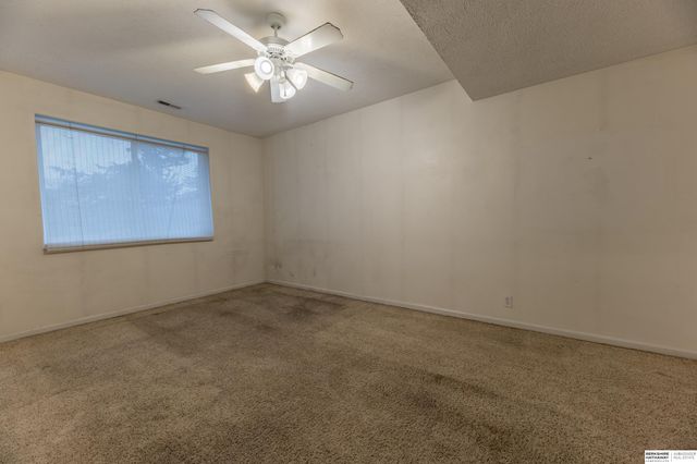 6215 N 146th Street, Omaha, NE 68116