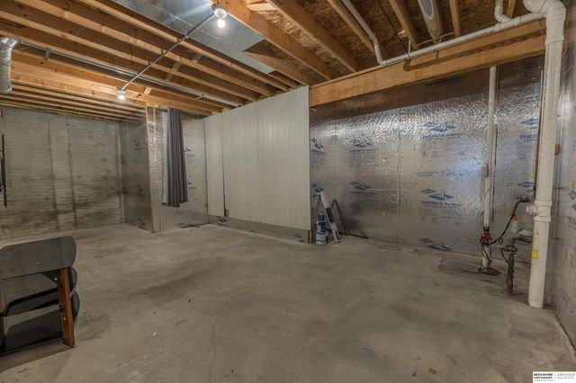 6215 N 146th Street, Omaha, NE 68116