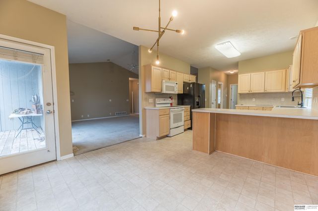 6215 N 146th Street, Omaha, NE 68116