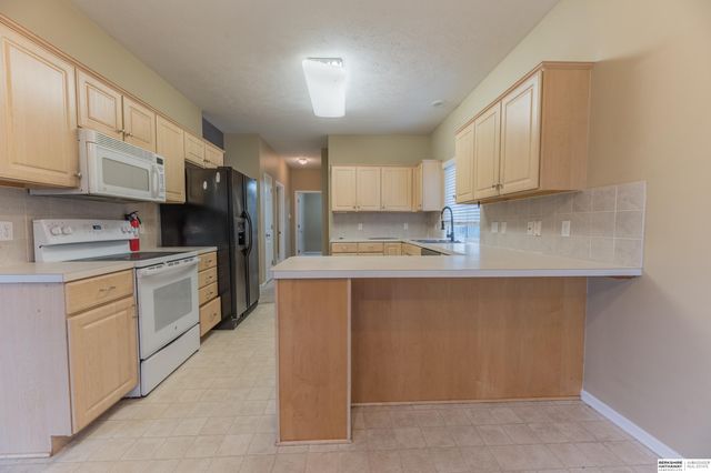 6215 N 146th Street, Omaha, NE 68116