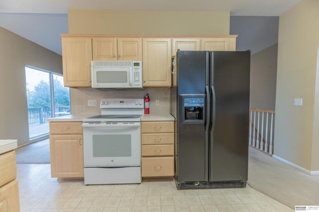 6215 N 146th Street, Omaha, NE 68116