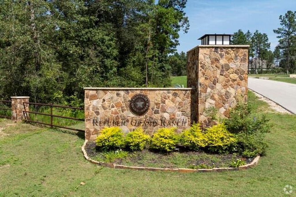 15229 Forest Grove Drive, Willis, TX 77378