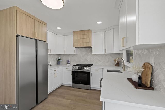 7 BELHURST LN, Willingboro, NJ 08046