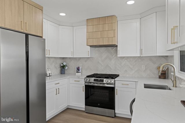 7 BELHURST LN, Willingboro, NJ 08046