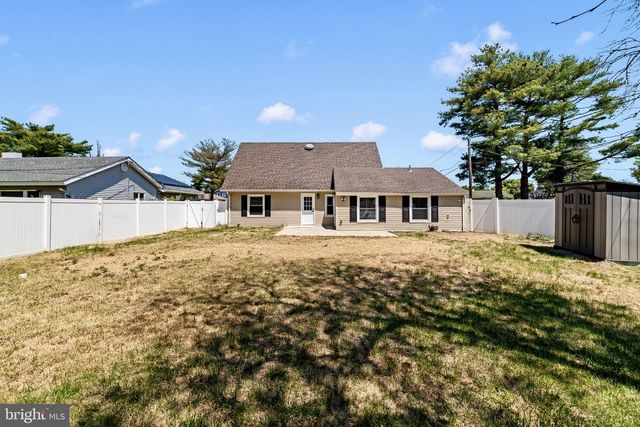 7 BELHURST LN, Willingboro, NJ 08046