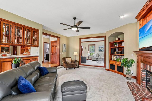 308 Copperfield DRIVE, Delafield, WI 53018