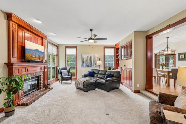 308 Copperfield DRIVE, Delafield, WI 53018