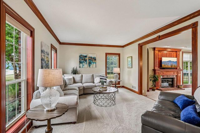 308 Copperfield DRIVE, Delafield, WI 53018