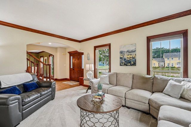 308 Copperfield DRIVE, Delafield, WI 53018