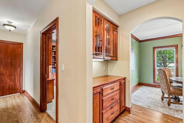 308 Copperfield DRIVE, Delafield, WI 53018