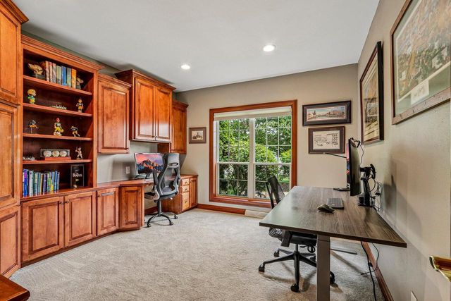 308 Copperfield DRIVE, Delafield, WI 53018