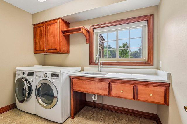 308 Copperfield DRIVE, Delafield, WI 53018