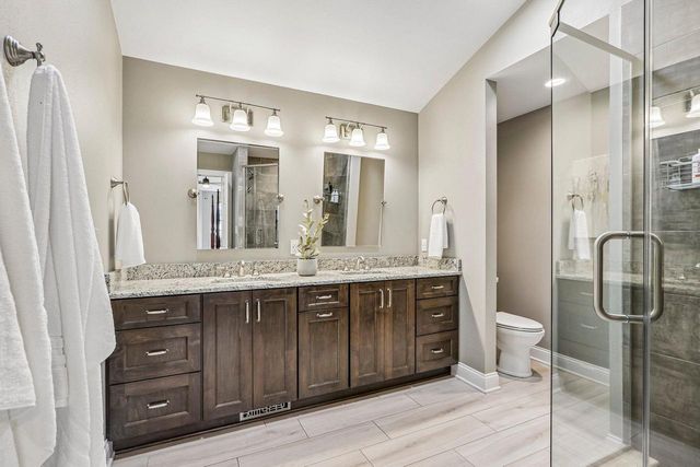 308 Copperfield DRIVE, Delafield, WI 53018