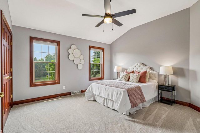 308 Copperfield DRIVE, Delafield, WI 53018