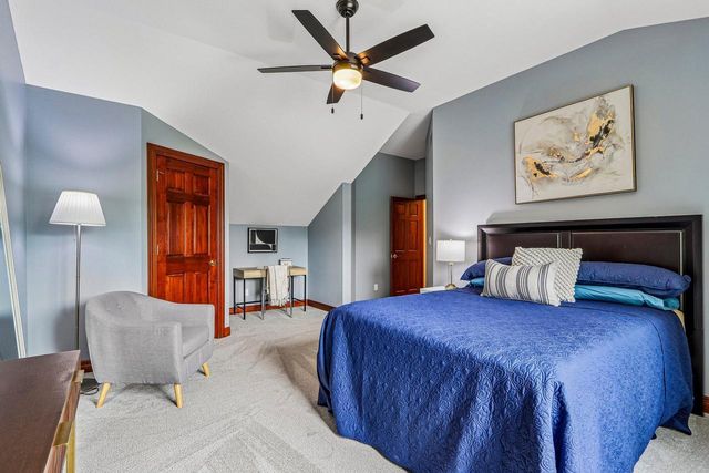 308 Copperfield DRIVE, Delafield, WI 53018