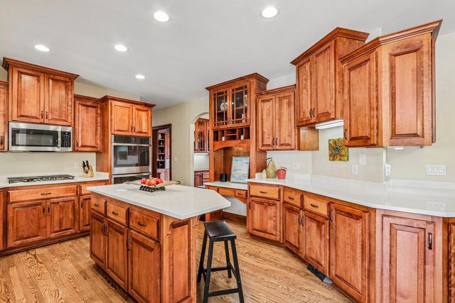 308 Copperfield DRIVE, Delafield, WI 53018