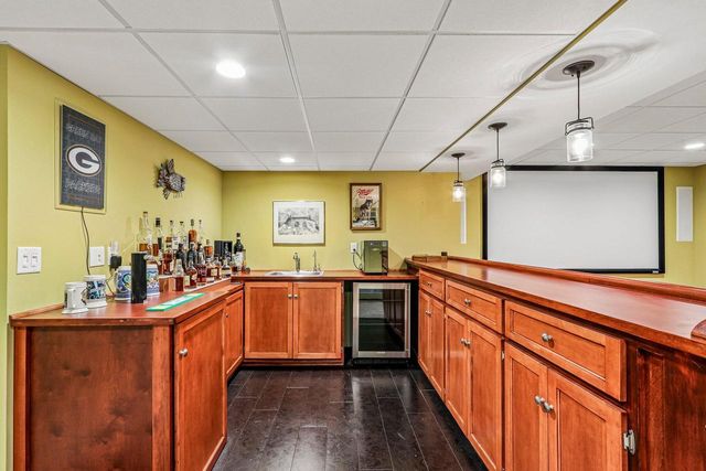 308 Copperfield DRIVE, Delafield, WI 53018