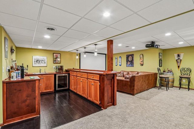 308 Copperfield DRIVE, Delafield, WI 53018