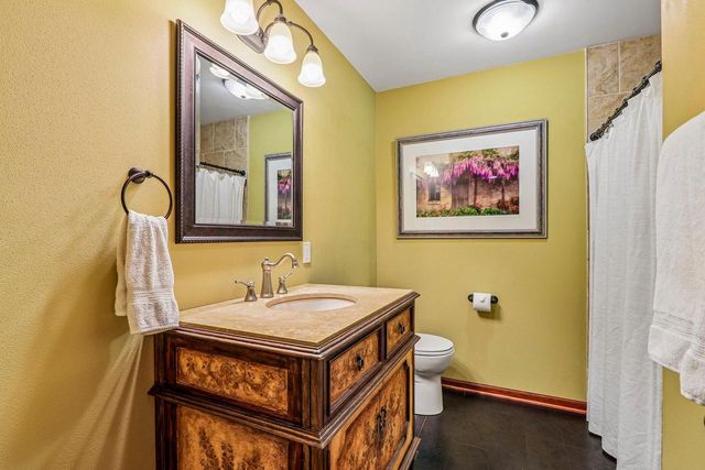 308 Copperfield DRIVE, Delafield, WI 53018