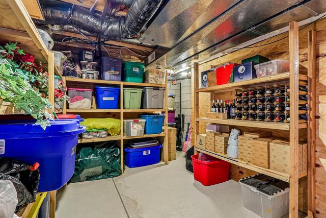 308 Copperfield DRIVE, Delafield, WI 53018