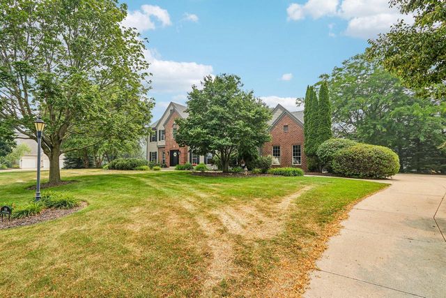308 Copperfield DRIVE, Delafield, WI 53018