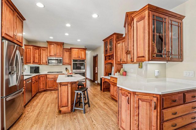 308 Copperfield DRIVE, Delafield, WI 53018