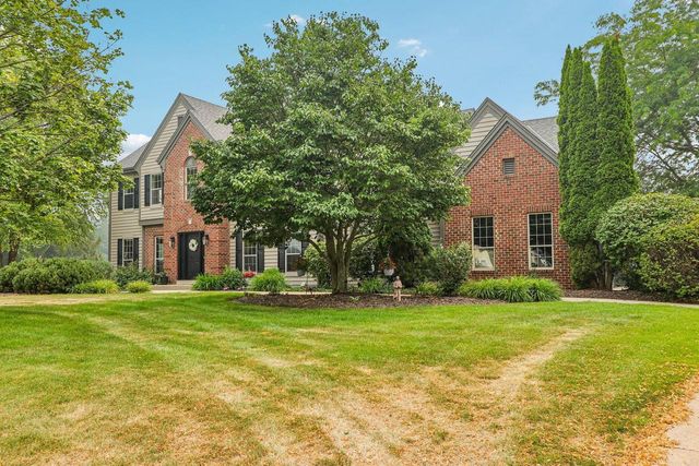 308 Copperfield DRIVE, Delafield, WI 53018