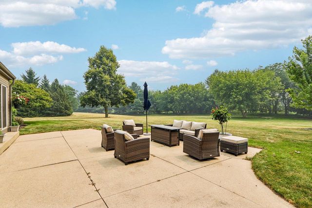 308 Copperfield DRIVE, Delafield, WI 53018