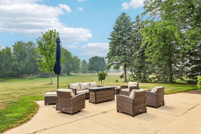 308 Copperfield DRIVE, Delafield, WI 53018