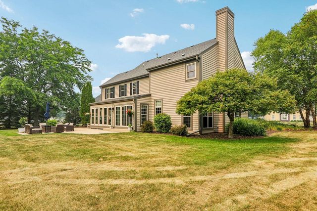 308 Copperfield DRIVE, Delafield, WI 53018