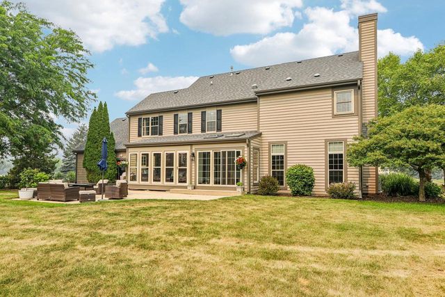 308 Copperfield DRIVE, Delafield, WI 53018