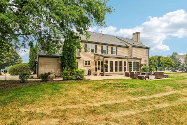 308 Copperfield DRIVE, Delafield, WI 53018