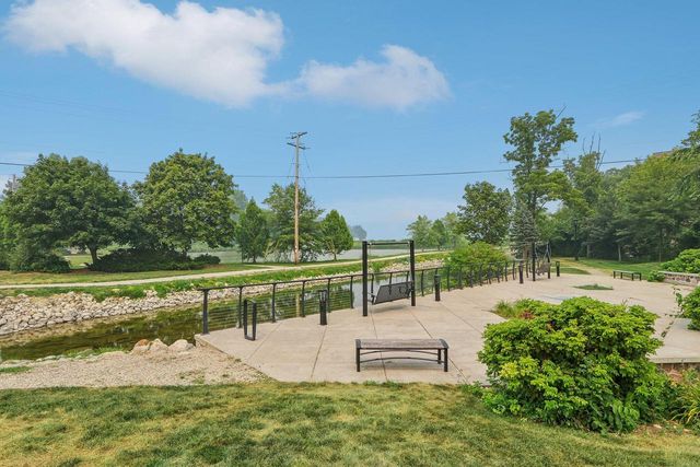 308 Copperfield DRIVE, Delafield, WI 53018