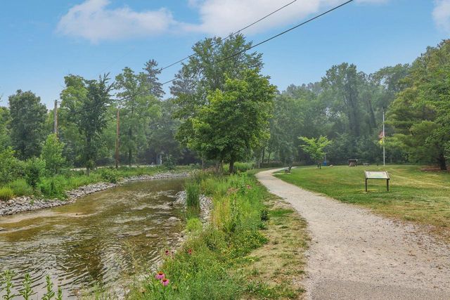 308 Copperfield DRIVE, Delafield, WI 53018