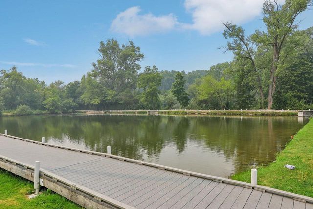 308 Copperfield DRIVE, Delafield, WI 53018