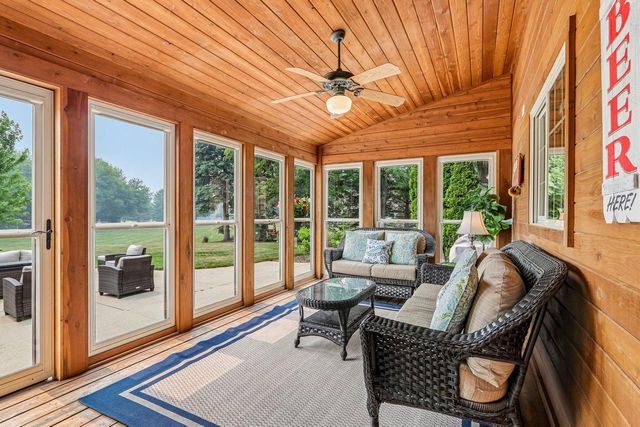 308 Copperfield DRIVE, Delafield, WI 53018