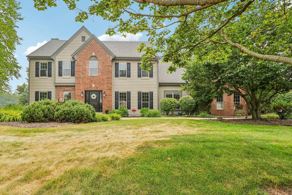 308 Copperfield DRIVE, Delafield, WI 53018