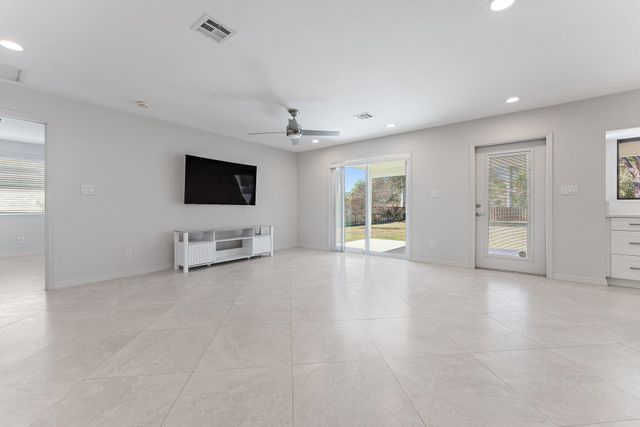 5883 Set N Sun Place, Jupiter, FL 33458