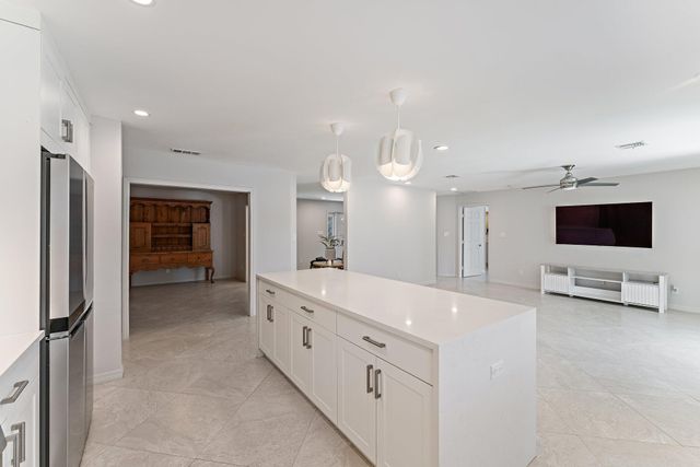 5883 Set N Sun Place, Jupiter, FL 33458