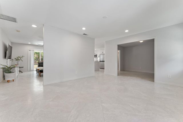 5883 Set N Sun Place, Jupiter, FL 33458