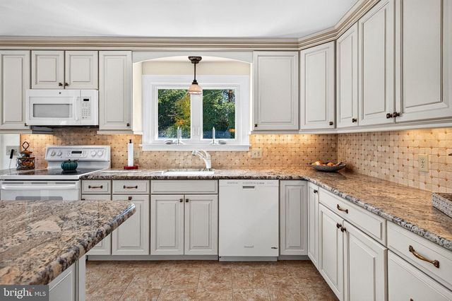 164 PAXSON AVE, Hamilton, NJ 08690