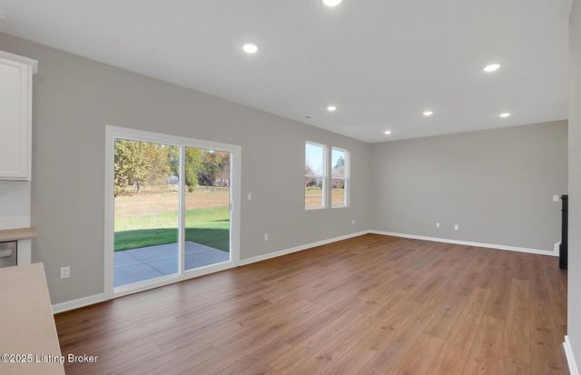 8302 Fairmount Rd, Louisville, KY 40291