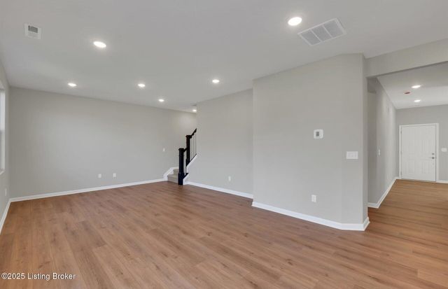 8302 Fairmount Rd, Louisville, KY 40291