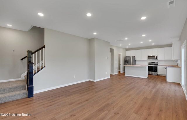 8302 Fairmount Rd, Louisville, KY 40291