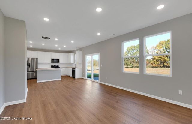 8302 Fairmount Rd, Louisville, KY 40291