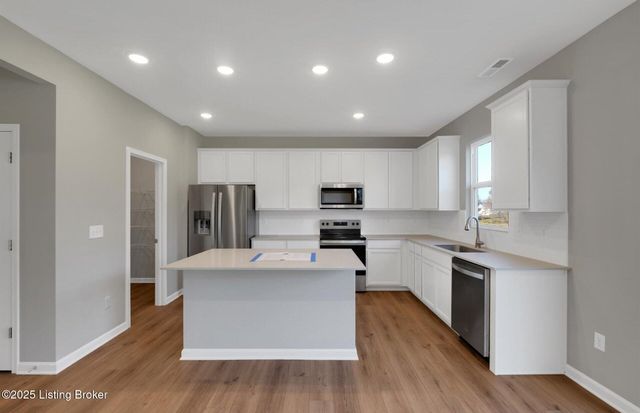 8302 Fairmount Rd, Louisville, KY 40291