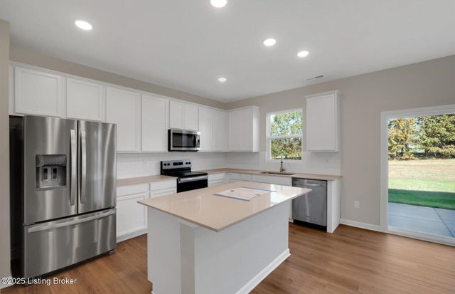 8302 Fairmount Rd, Louisville, KY 40291