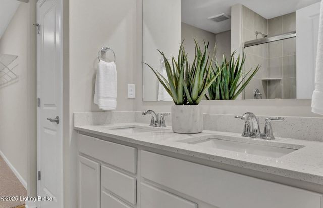 8302 Fairmount Rd, Louisville, KY 40291