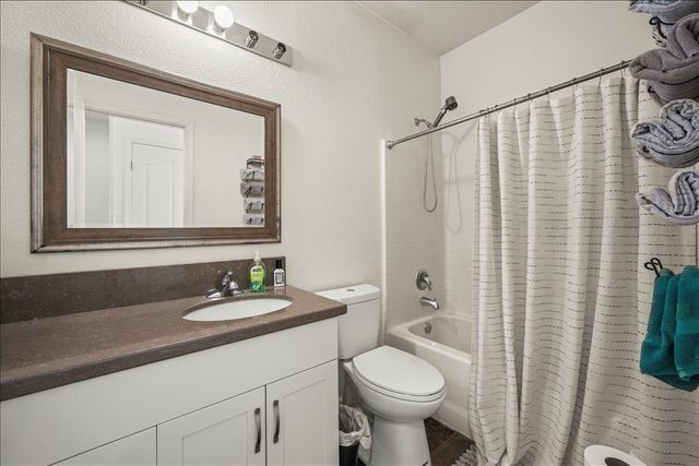1902 Ivycrest Way, Sacramento, CA 95835