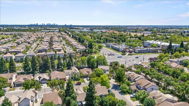 1902 Ivycrest Way, Sacramento, CA 95835